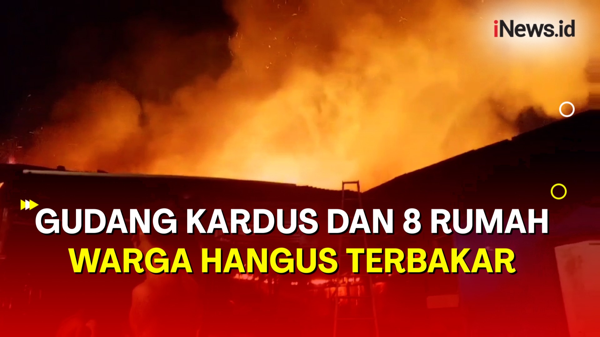Kebakaran Hanguskan Gudang Kardus dan 8 Rumah Warga di Jakarta Barat