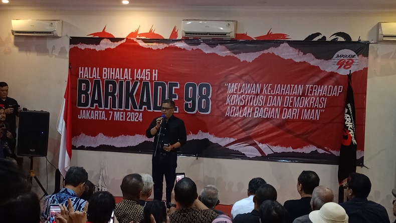 Hasto Ungkap Foto Presiden Jokowi Banyak Diturunkan di Kantor-kantor DPD PDIP