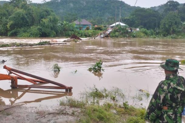 Banjir 2 Meter di Ogan Komering Ulu Rendam Ribuan Rumah, Ratusan Warga Mengungsi