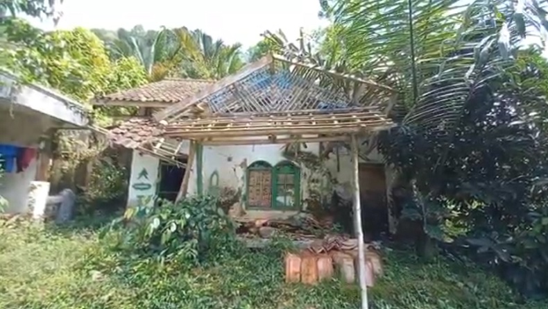 Penampakan Kampung Mati di Tasikmalaya, Ditinggalkan Warganya Tersisa Bangunan Rusak