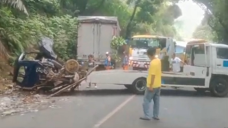 8 Kendaraan Kecelakaan Beruntun di Cipatat Bandung Barat
