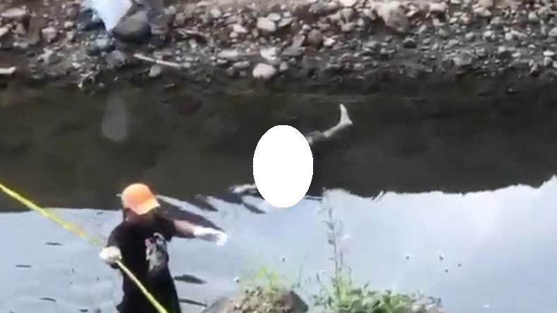Mayat Wanita Ditemukan di Bawah Jembatan Kademangan, Tergeletak di Dasar Sungai