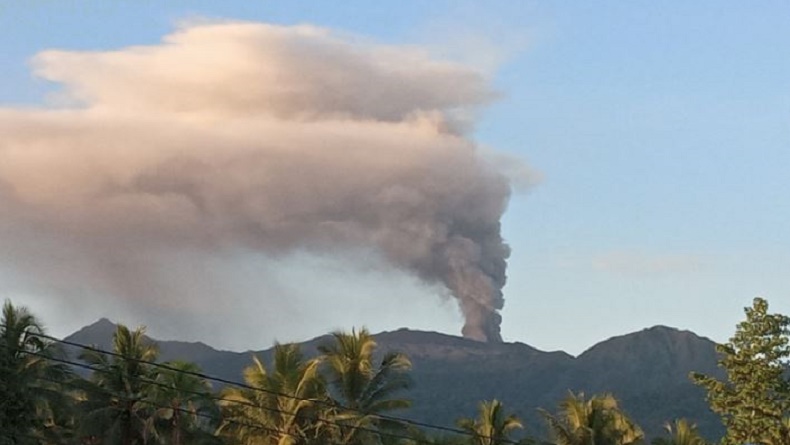 Gunung Dukono di Maluku Utara Erupsi, Muntahkan Kolom Abu Setinggi 1.100 Meter
