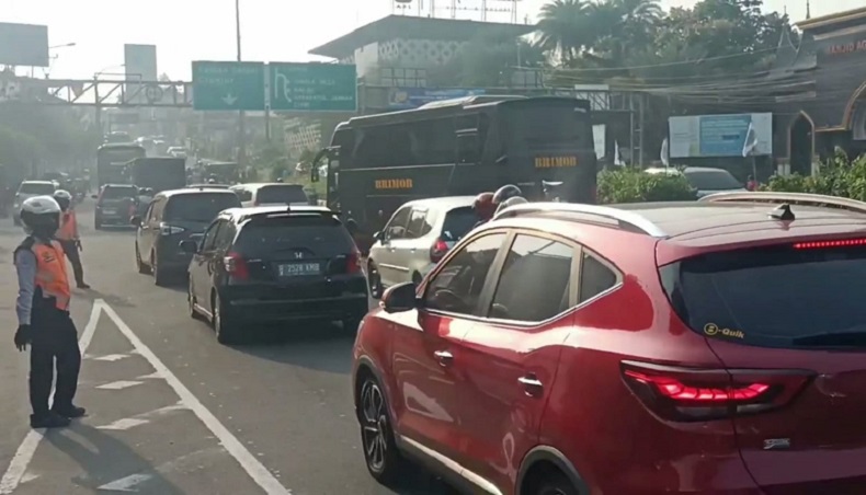 Pagi Ini, Polisi Berlakukan One Way Menuju Kawasan Puncak Bogor
