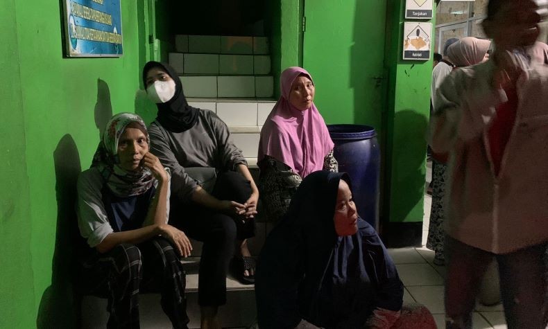 Tangis Orang Tua Pecah di SMK Lingga Kencana Depok, Anak Ikut Rombongan Bus Kecelakaan di Subang