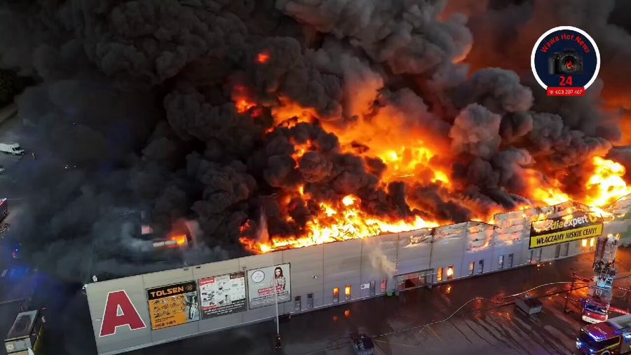 Pusat Perbelanjaan Terbesar di Ibu Kota Polandia Warsawa Musnah Dilahap Api