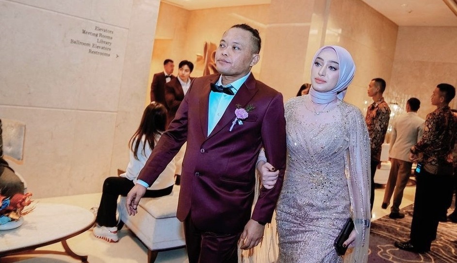Santyka Fauziah Gandeng Tangan Sule di Pernikahan Rizky Febian, Netizen: Segera Dihalalkan Kang