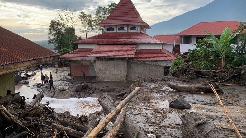 Update Banjir Bandang di Sumbar, Korban Tewas Jadi 37 Orang