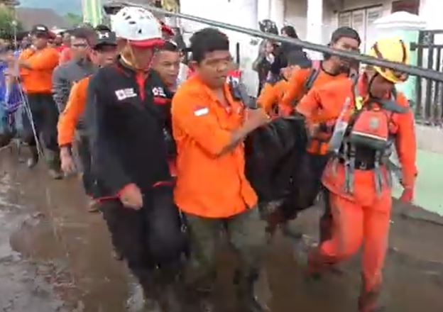 Jenazah Korban Banjir Bandang Agam Hanyut sampai Sungai Kuansing Riau
