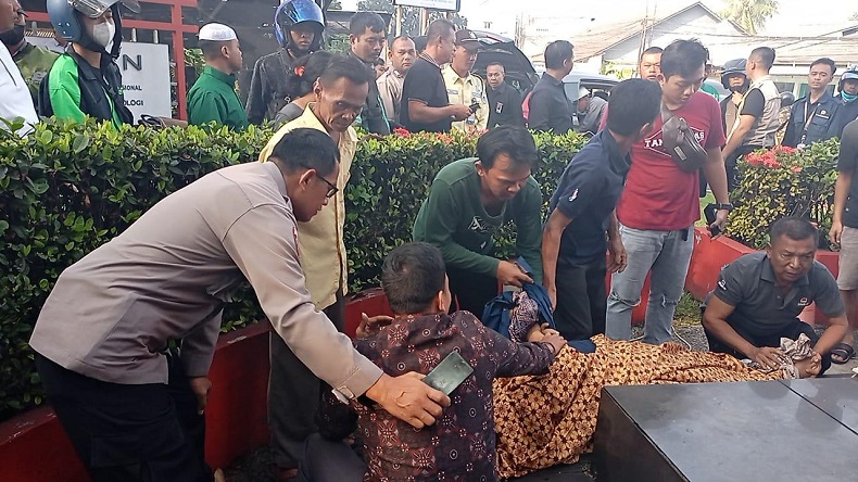 Guru Ditemukan Tergeletak Meninggal di Depan BRIN Cibinong Bogor, Diduga Sakit