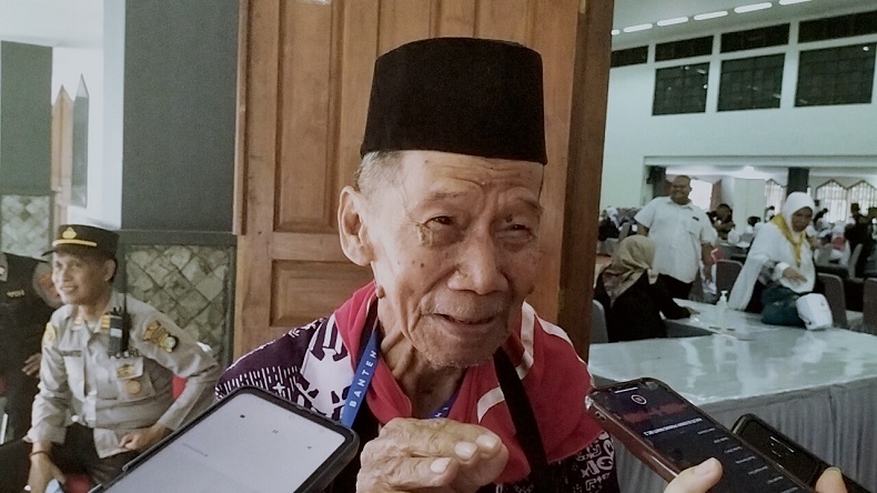 Kisah Kakek Penjual Keset asal Banten, Tekun Menabung 12 Tahun hingga Bisa Naik Haji
