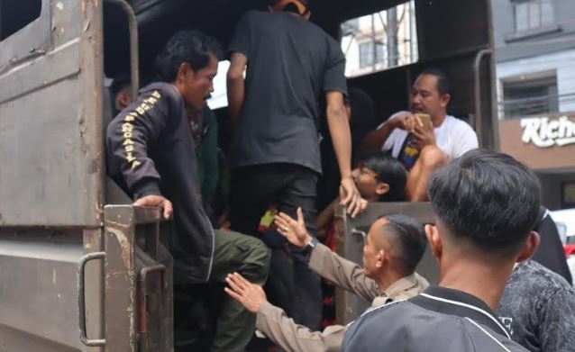 Resahkan Warga, Puluhan Juru Parkir Liar dan Preman di Sukabumi Diamankan Polisi