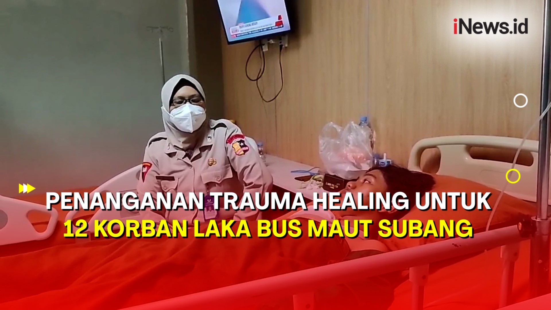 Tim Medis RS Bhayangkara Brimob Berikan Trauma Healing ke 12 Korban Laka Bus Maut di Subang 