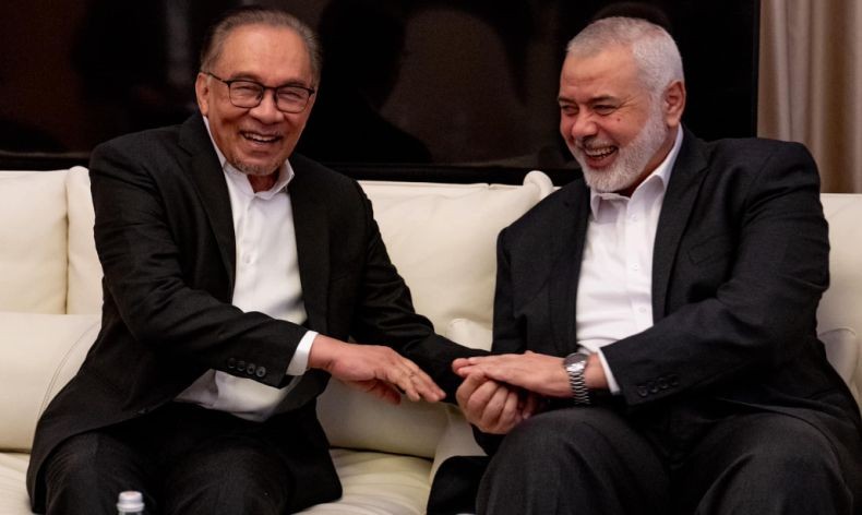 PM Malaysia Anwar Ibrahim Bertemu Pemimpin Hamas Ismail Haniya di Qatar, Ini yang Dibahas