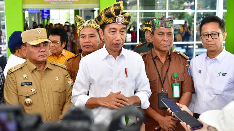 Jokowi Kunjungi Muna dan Muna Barat, Cek Pelayanan Kesehatan serta Temui Warga