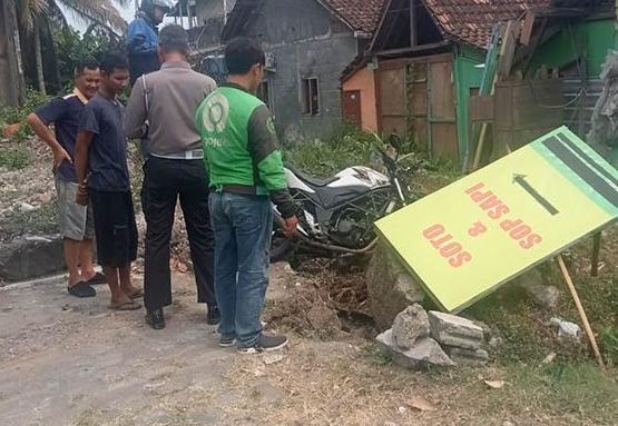 Kecelakaan di Kulonprogo, Pemotor Tewas usai Tabrak Beton Pinggir Jalan