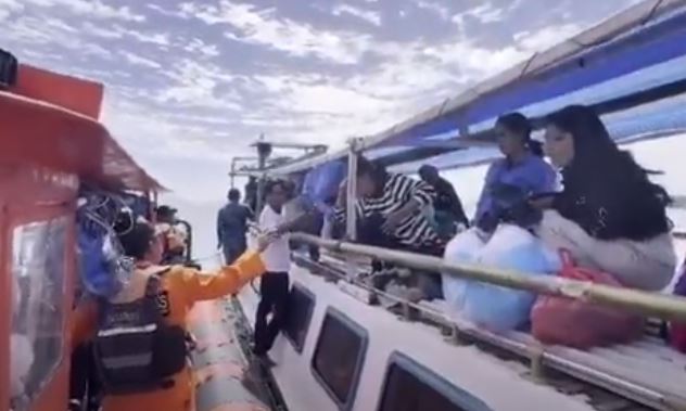 Kapal Bocor hingga Nyaris Tenggelam di Buton, 30 Penumpang Panik