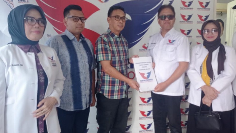 Datangi DPW Perindo, Herman Deru Ambil Formulir Pendaftaran Balon Gubernur Sumsel