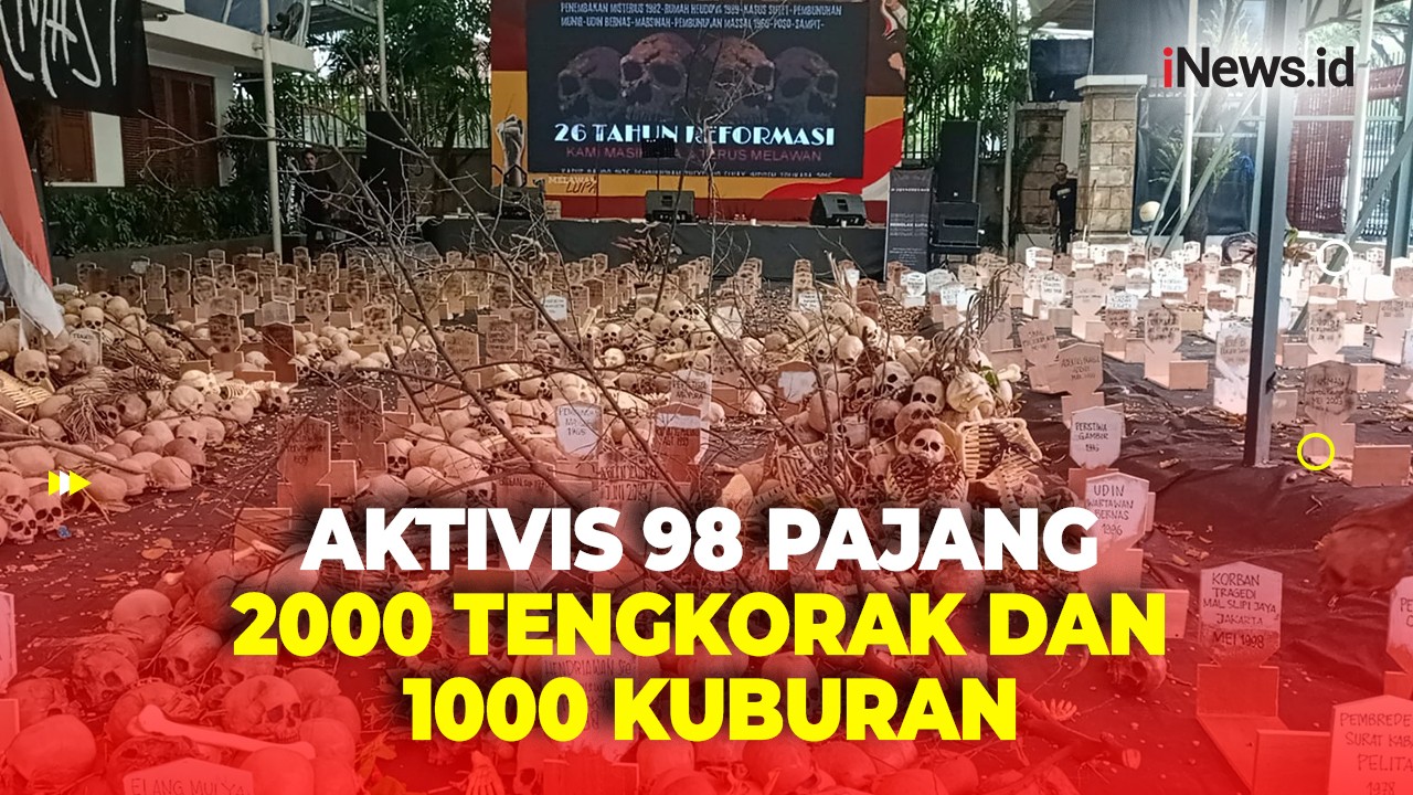 Aktivis 98 Pajang 2000 Tengkorak dan 1000 Kuburan Mengenang 26 Tahun Reformasi