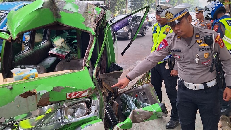 Kecelakaan di Jalan Sudirman Bogor, Angkot Tabrak Truk Sampah