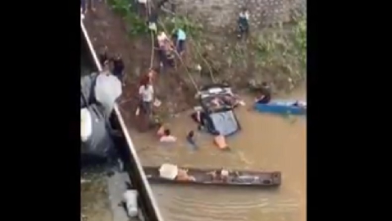 Polisi Ungkap Penyebab Mobil Travel Maut Terjun ke Sungai Kelingi, Sopir Mengantuk