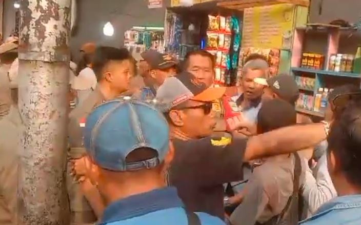 Viral PKL Bentrok dengan Petugas Satpol PP di Dalem Kaum Bandung, Ini Pemicunya