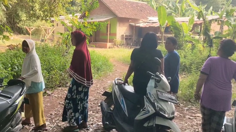 Suasana Terkini Rumah Pegi Alias Perong Pembunuh Vina di Cirebon, Jadi Tontonan Warga