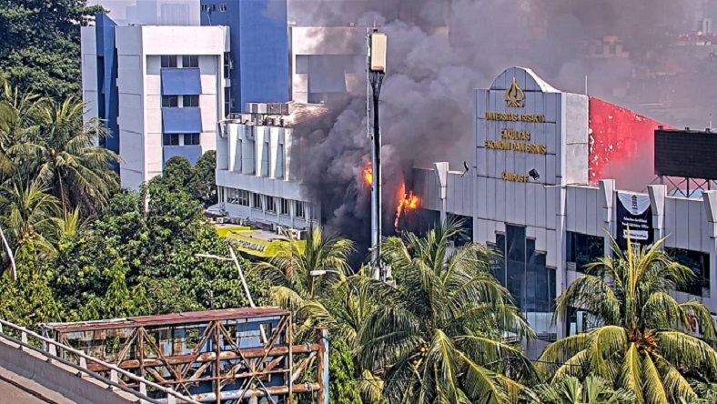 Kebakaran Mobil hingga Merambat ke Gedung Universitas Trisakti Diduga akibat Korsleting