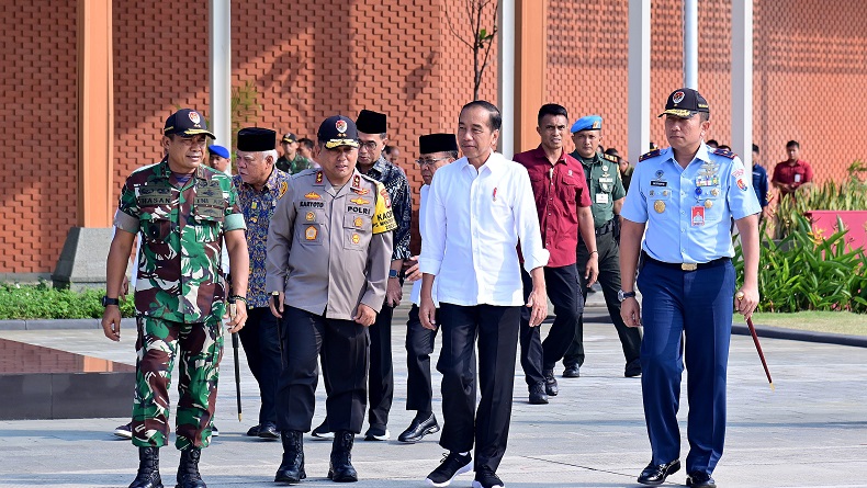 Jokowi Berangkat ke Pekalongan, Takziah ke Rumah Duka Istri Habib Luthfi