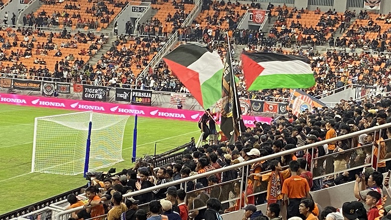 Final RCTI Premium Sports: Jakmania Kibarkan Bendera Palestina