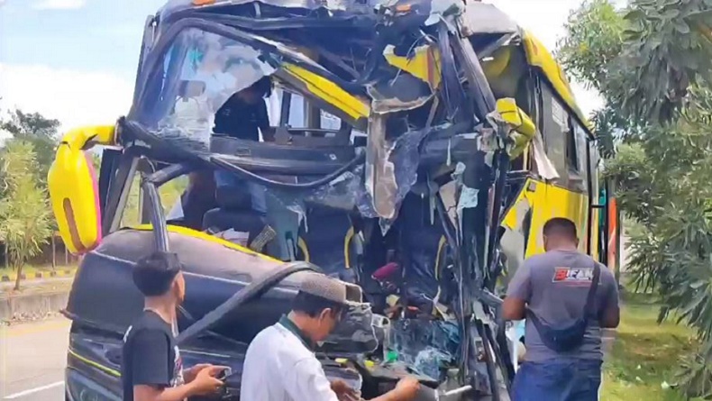 Kronologi Kecelakaan Bus Peziarah di Tol Pandaan-Malang, Oleng lalu Tabrak Truk