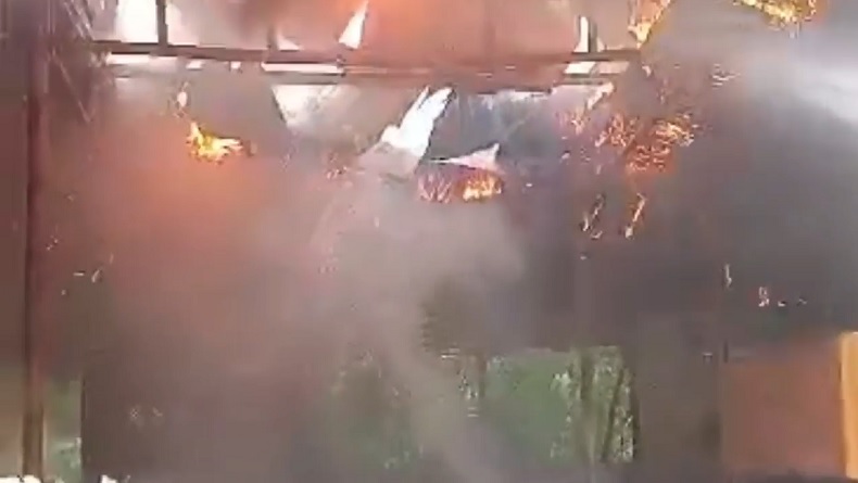 Cafe & Resto di Bangkalan Hangus Terbakar, Diduga akibat Korsleting Listrik