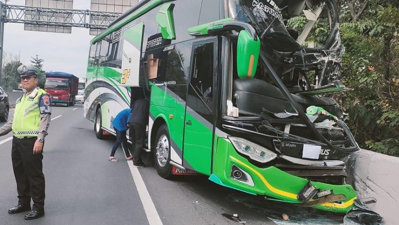 Kronologi Bus Rombongan SMK Kecelakaan di Tol Tembalang Semarang, Gagal Menyalip