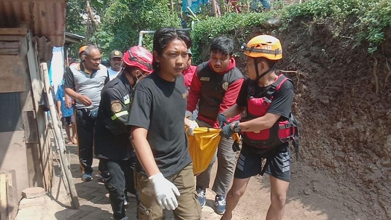 Malang Gempar, Mayat Pria Bertato Ditemukan Mengapung di Sungai Bango