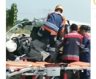 Kronologi Ambulans Bawa Jenazah Tabrak Truk di Tol Pemalang-Batang Tewaskan 2 Orang