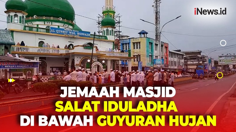Hujan Deras, Jemaah Masjid Al Qurro' Wal Huffazh Tetap Khusyuk Salat Iduladha