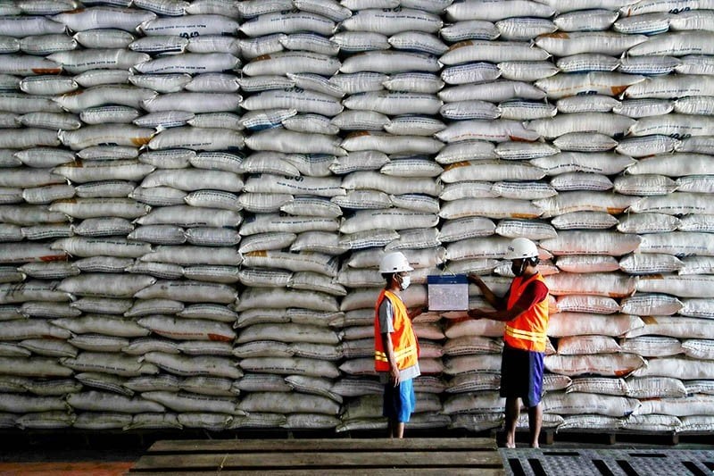 Bulog Nego ke Pelindo soal Denda Telat Bongkar Muat Beras Impor