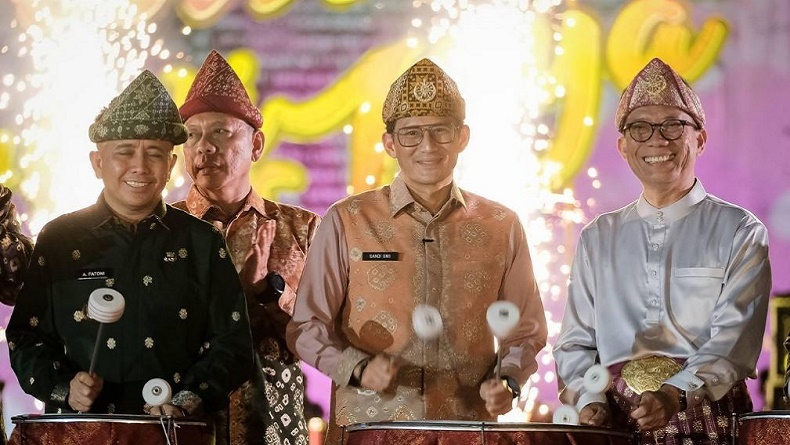 Menparekraf Sandiaga Uno Apresiasi Festival Sriwijaya di Palembang