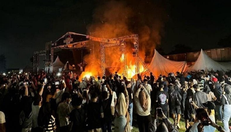 Polisi Usut Aksi Pembakaran dan Penjarahan Konser Lentera Festival di Pasar Kemis