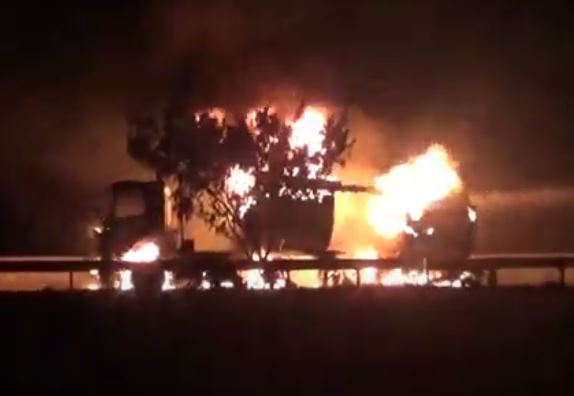Truk Tangki BBM Meledak-Terbakar di Tol Ngawi-Solo, Api Membubung Tinggi