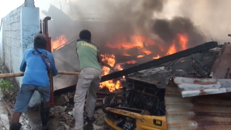 Kebakaran Hebat di Mojokerto, 3 Rumah dan Gudang Ludes