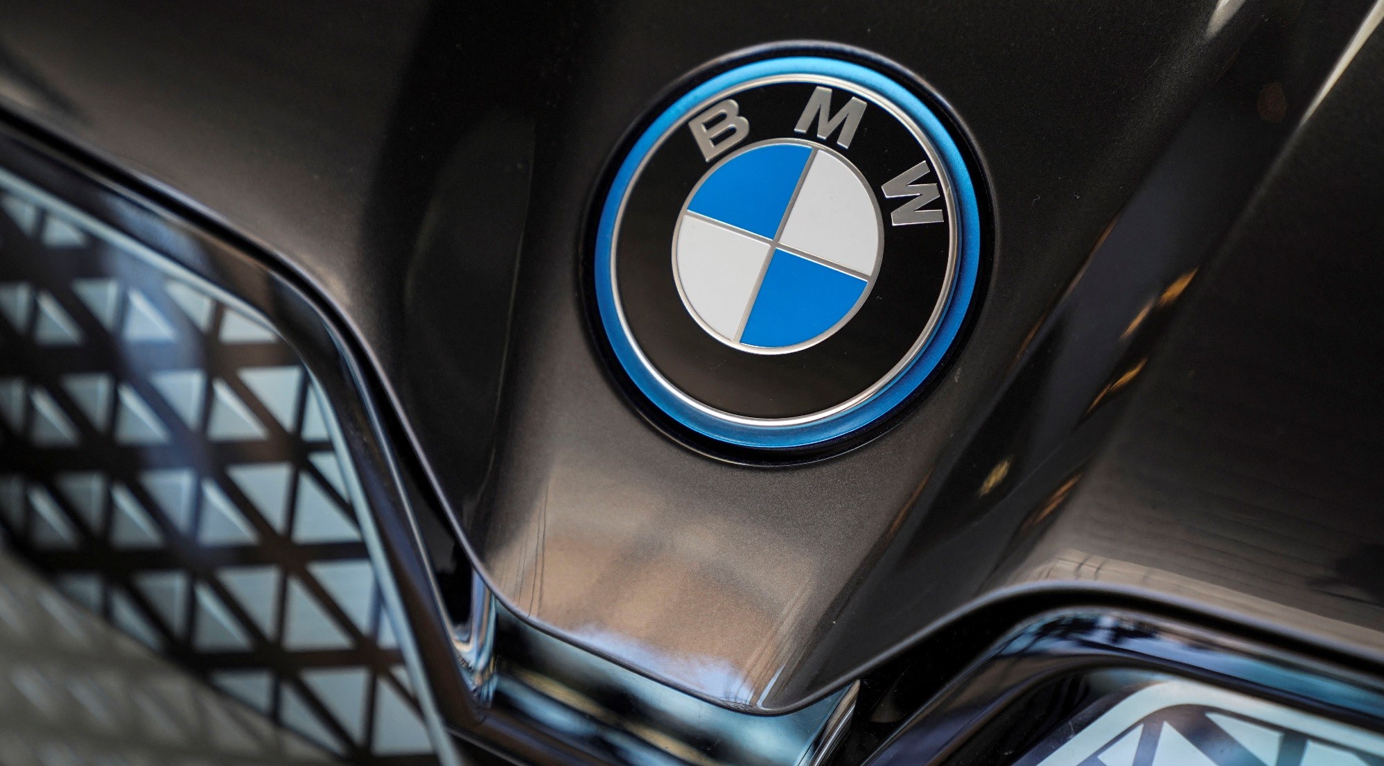Unik, BMW Bakal Bikin Mobil Listrik Betransmisi Manual
