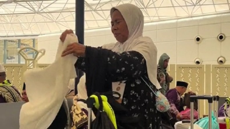 Viral Jemaah Haji Indonesia Pakai Baju Berlapis-lapis, Netizen: Demi Bawa Oleh-oleh Banyak
