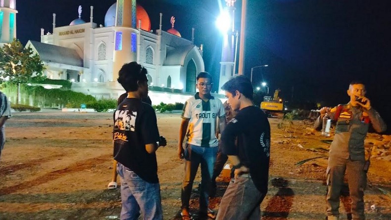 Satpol PP Tangkap 12 Remaja di Padang, Asyik Nongkrong Sambil Miras Dekat Masjid