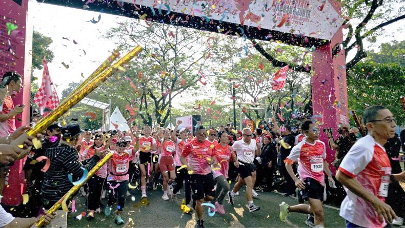 Puncak Peringatan Bulan Bung Karno, Hasto hingga Ganjar Ikut Soekarno Run di GBK