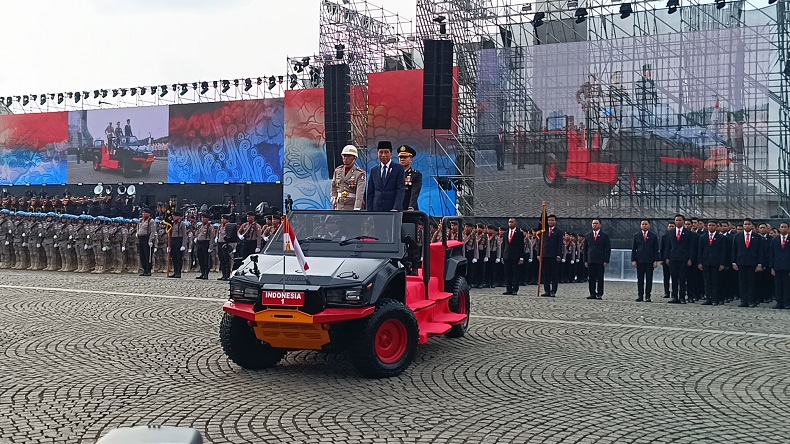 Presiden Jokowi Hadiri Upacara Hari Bhayangkara ke-78 di Monas