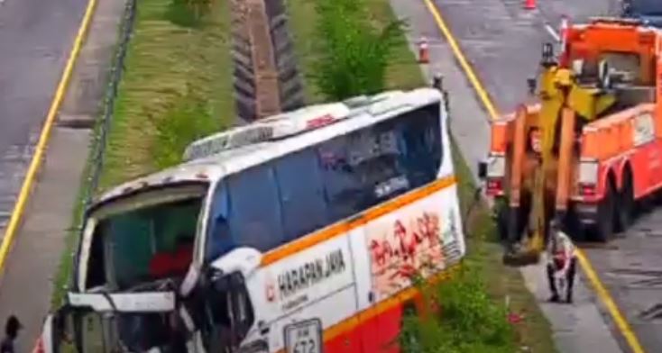 Kronologi Bus Tabrak Truk di Tol Jombang Tewaskan 1 Tewas, Sopir Diduga Ngantuk