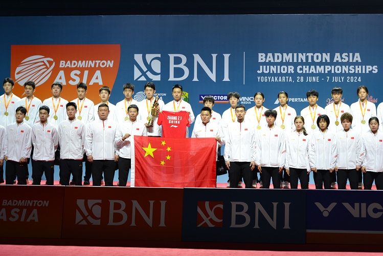 Penuh Haru! China Bawa Jersey Zhang Zhi Jie ke Podium Juara Badminton Asia Junior Championships 2024