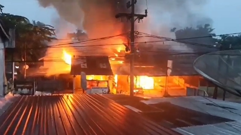 Kebakaran Hebat di Tanjung Balai, 4 Ruko dan Warung Ludes