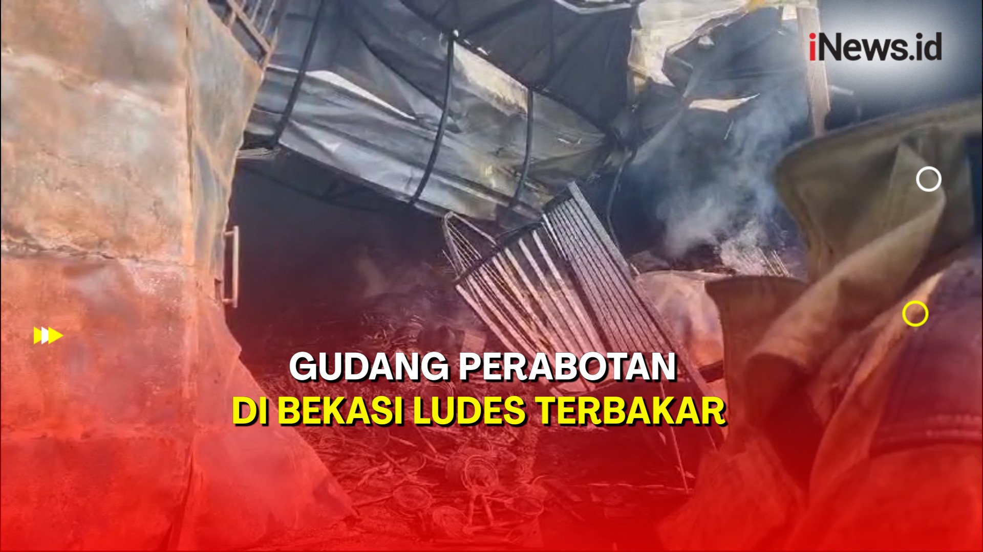Diduga Korsleting Listrik, Gudang Perabotan di Bekasi Terbakar